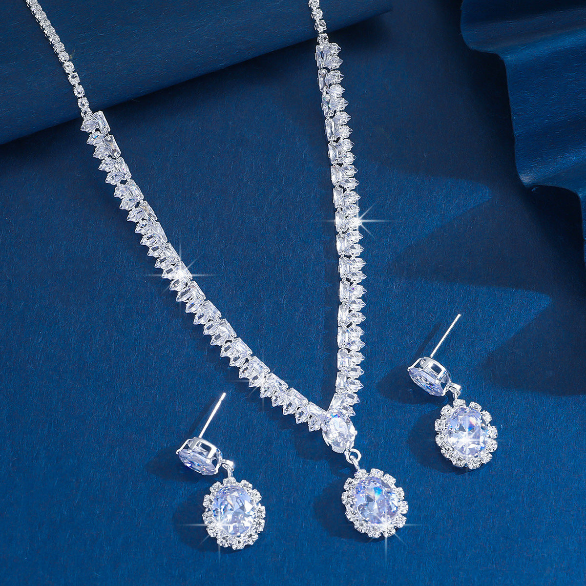 Zircon necklace earrings two-piece set, European and American exaggerated light luxury temperament collarbone chain, high-end sense necklace jewelry women's jewelry manufacturer