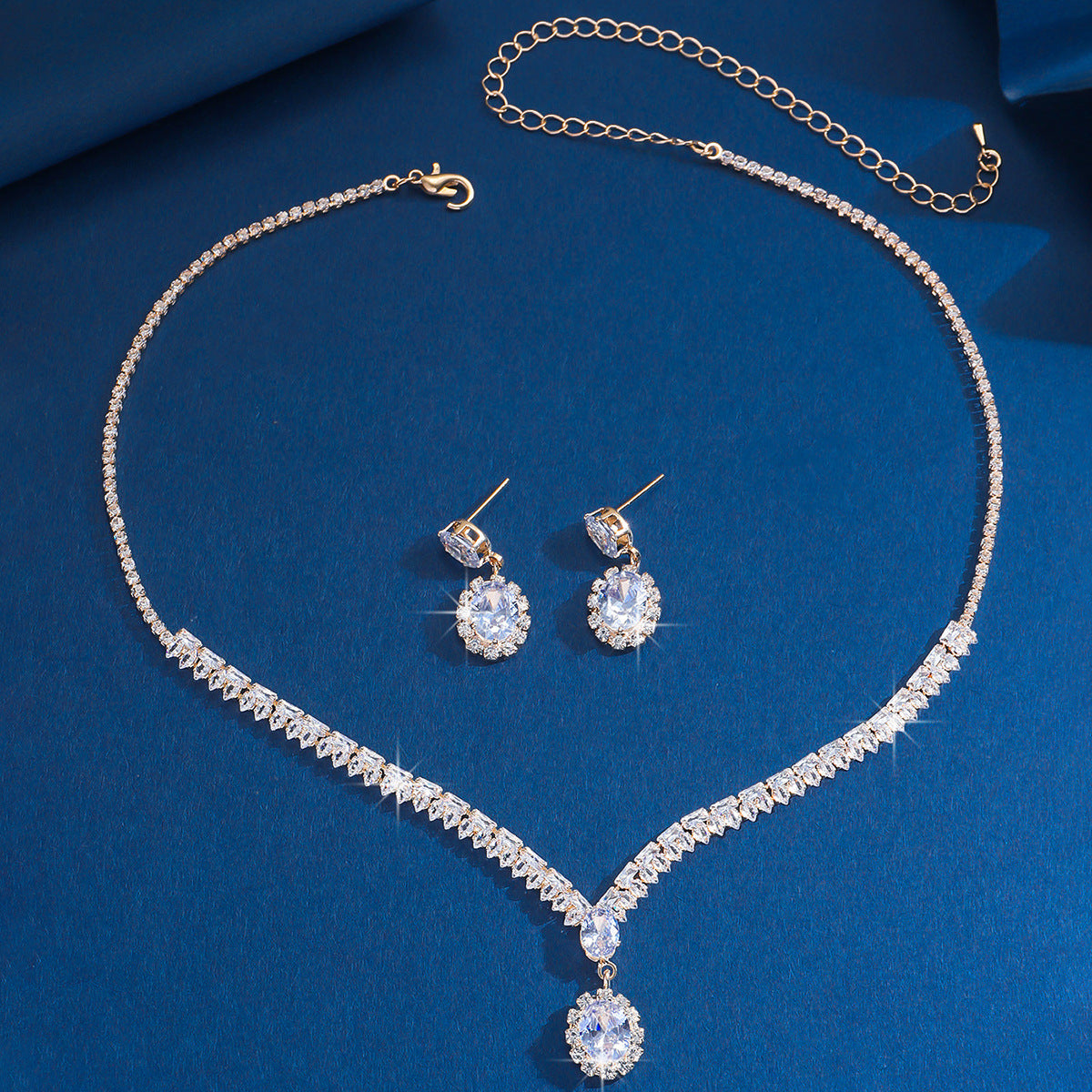 Zircon necklace earrings two-piece set, European and American exaggerated light luxury temperament collarbone chain, high-end sense necklace jewelry women's jewelry manufacturer
