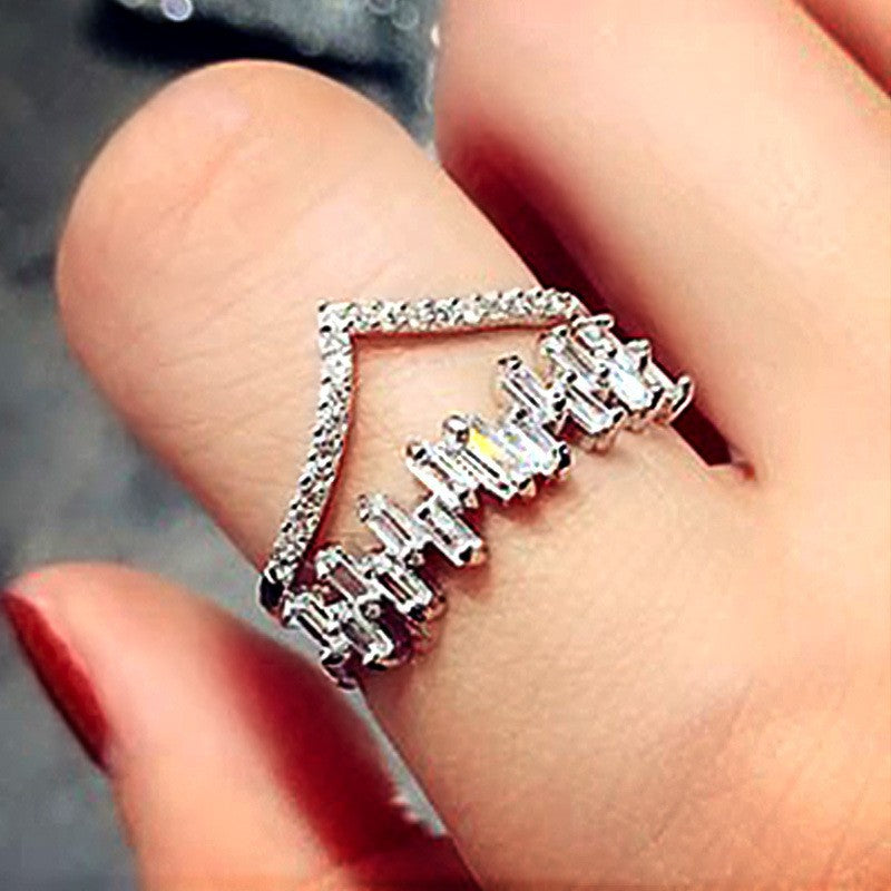Korean version of women's crown ring, exquisite double-layer zircon micro-inlaid women's ring, curved V index finger ring for women r6416