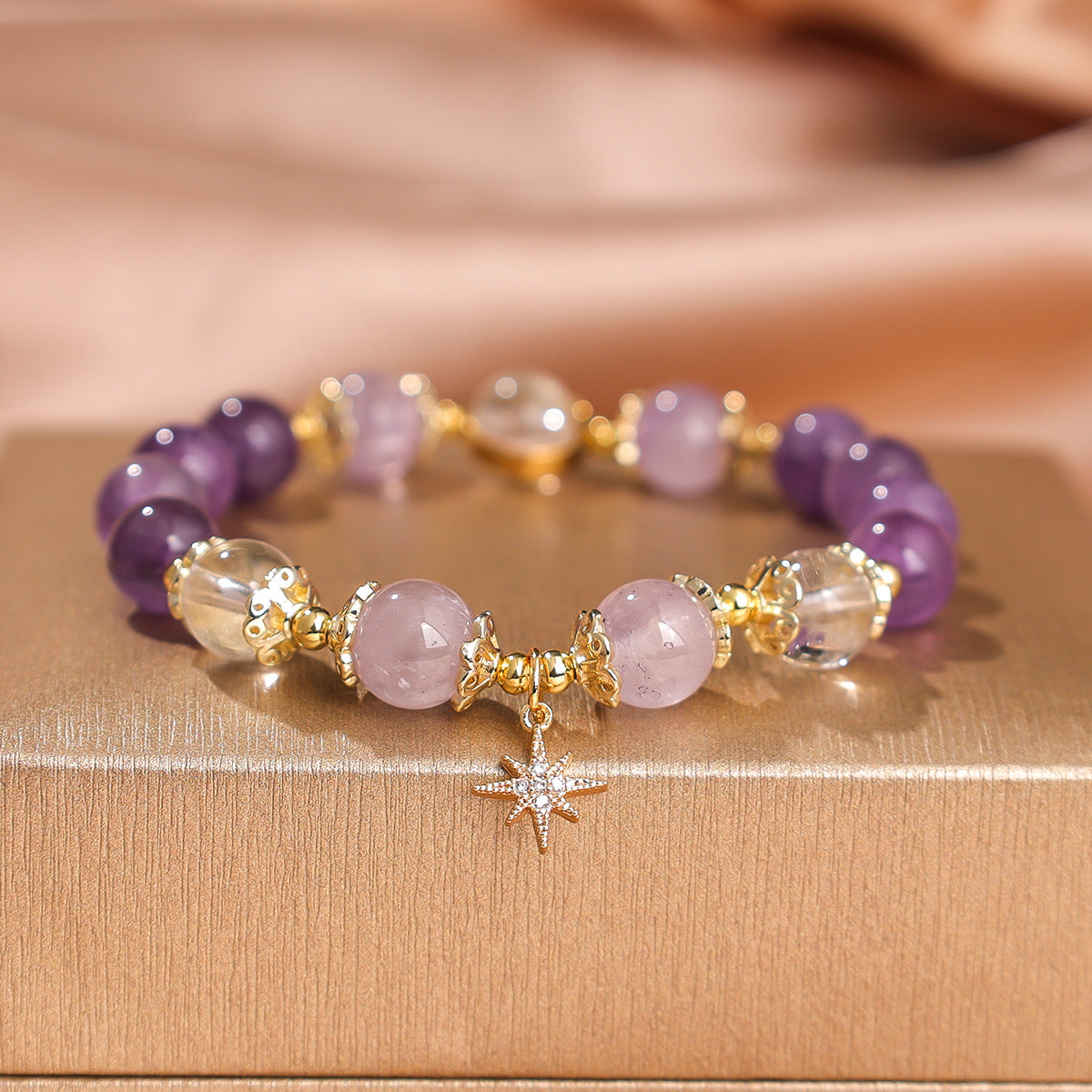 Natural amethyst bracelet, high-end four-leaf clover grape beaded bracelet, women's fashion high-end jewelry, factory price direct sales.