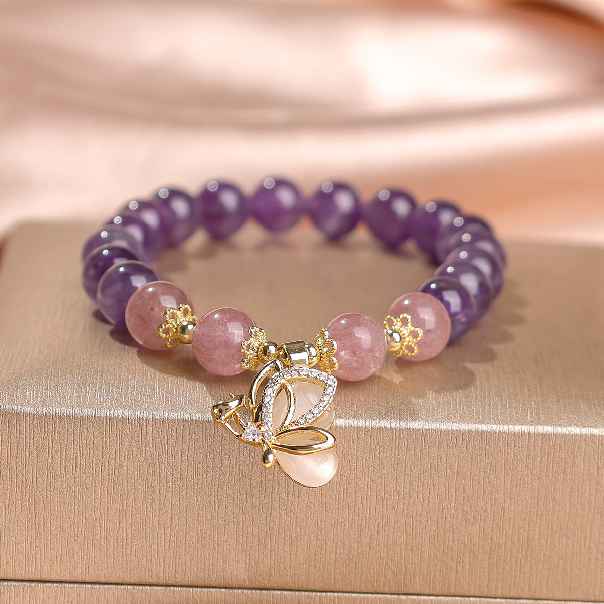 Natural amethyst bracelet, high-end four-leaf clover grape beaded bracelet, women's fashion high-end jewelry, factory price direct sales.