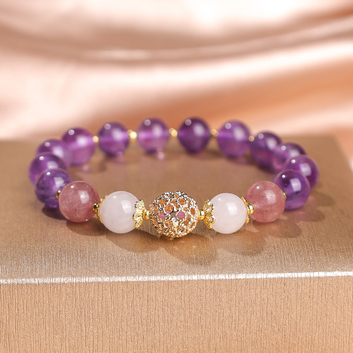 Natural amethyst bracelet, high-end four-leaf clover grape beaded bracelet, women's fashion high-end jewelry, factory price direct sales.