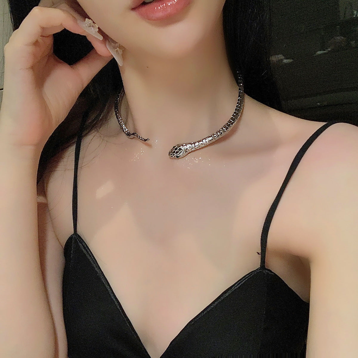 Diamond-encrusted punk style metal serpentine necklace Spice girl sweet cool style temperament neck chain niche design sense jewelry wholesale women