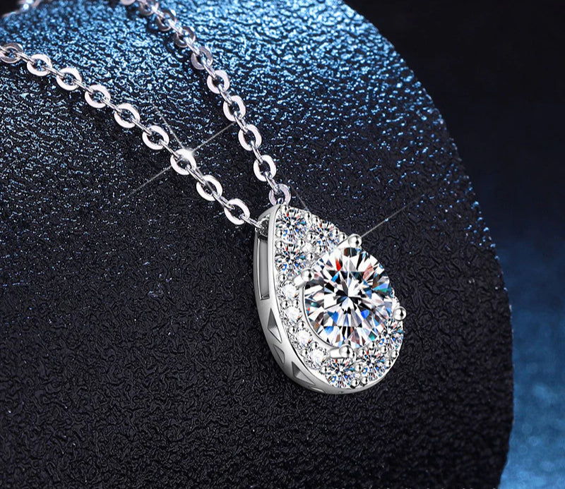 Cross-border hot-selling Mo 1ct moissanite pendant 925 sterling silver necklace temperament simple Korean version water drop collarbone chain wholesale