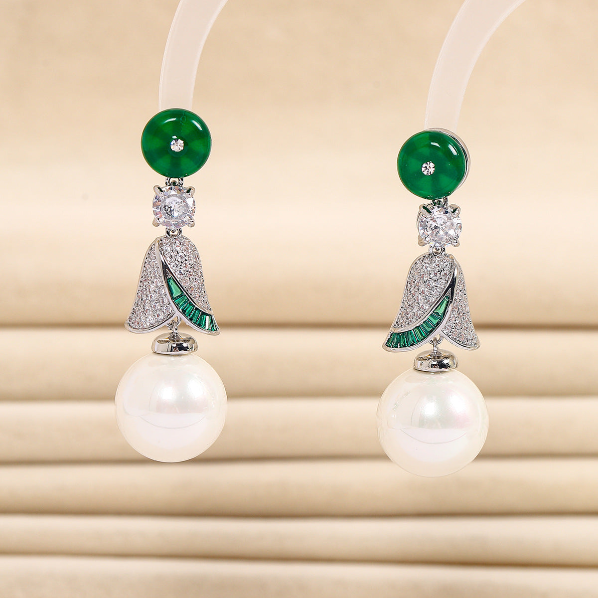 New green earrings, high-end sense, niche retro style temperament, light luxury earrings, national style, new Chinese earrings, women's wholesale