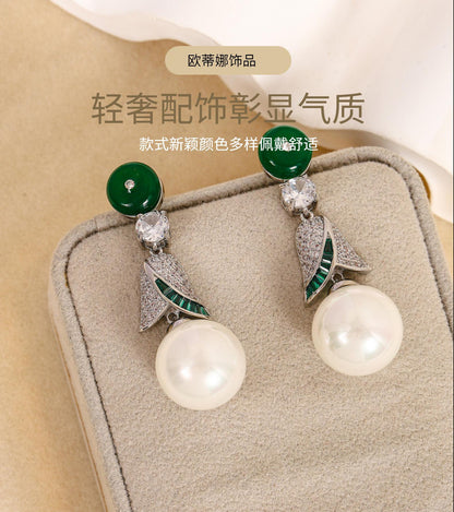New green earrings, high-end sense, niche retro style temperament, light luxury earrings, national style, new Chinese earrings, women's wholesale